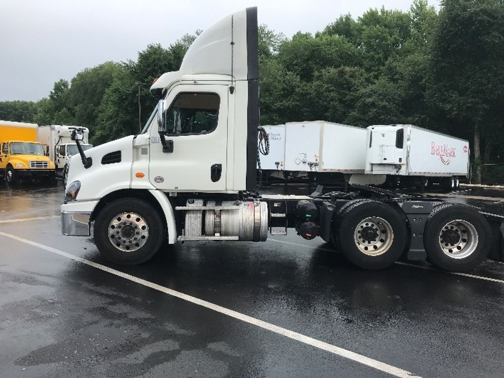 Day Cab Tractor-Heavy Duty Tractors-Freightliner-2018-Cascadia 11364ST-Burlington-NJ-317,591\n\t\tmiles-$ 44,250 - Image 4