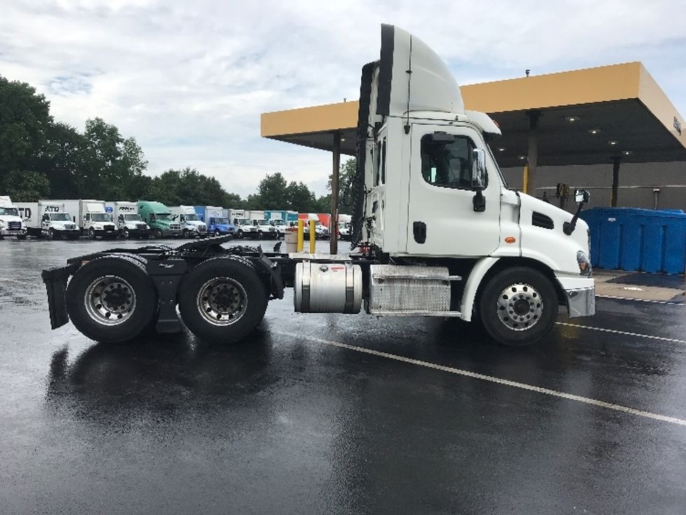Day Cab Tractor-Heavy Duty Tractors-Freightliner-2018-Cascadia 11364ST-Burlington-NJ-317,591\n\t\tmiles-$ 44,250 - Image 8