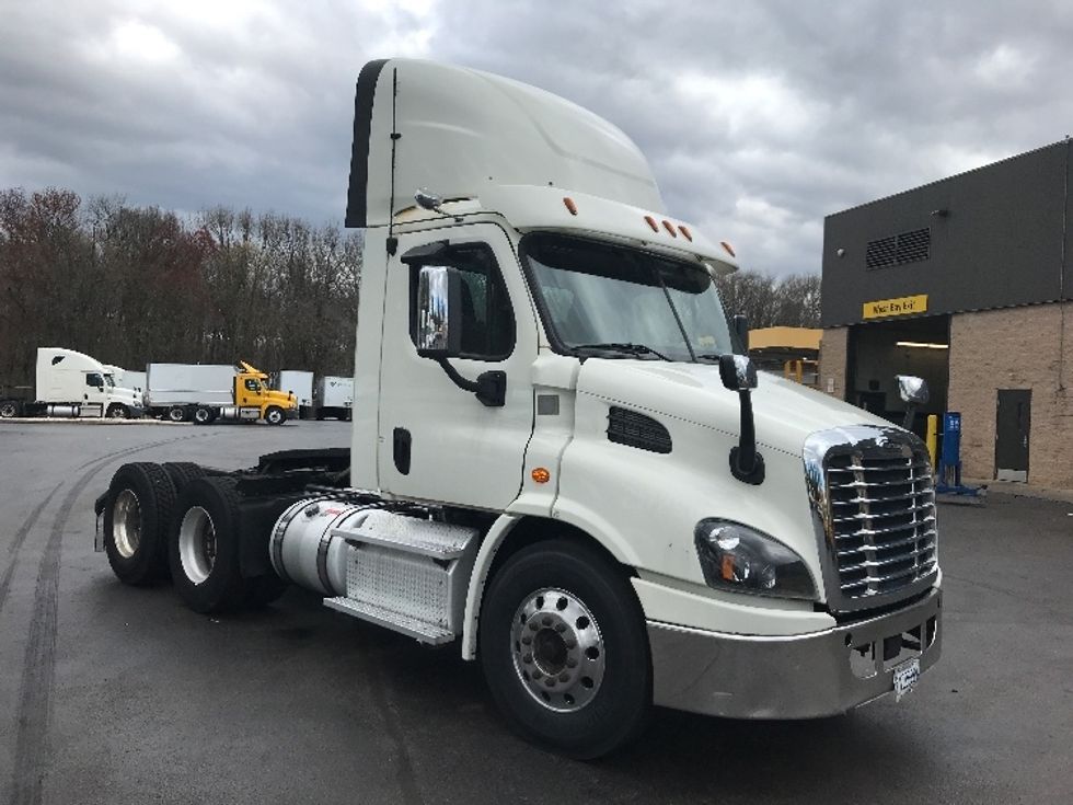Day Cab Tractor-Heavy Duty Tractors-Freightliner-2018-Cascadia 11364ST-Burlington-NJ-344,849\n\t\tmiles-$ 40,250 - Image 1