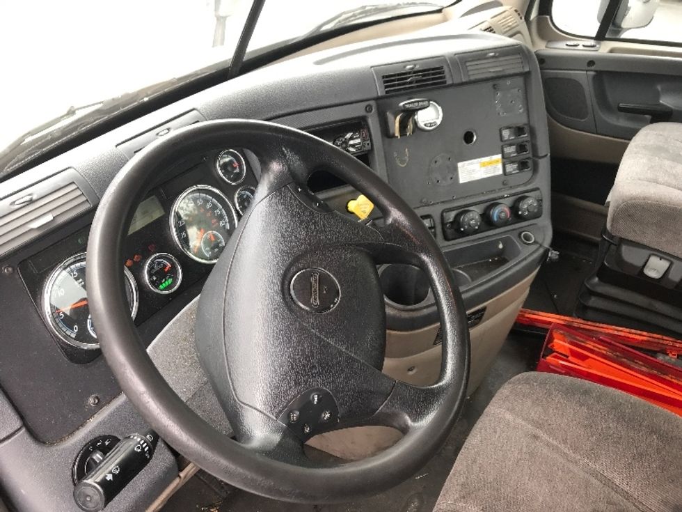 Day Cab Tractor-Heavy Duty Tractors-Freightliner-2018-Cascadia 11364ST-Burlington-NJ-344,849\n\t\tmiles-$ 40,250 - Image 10