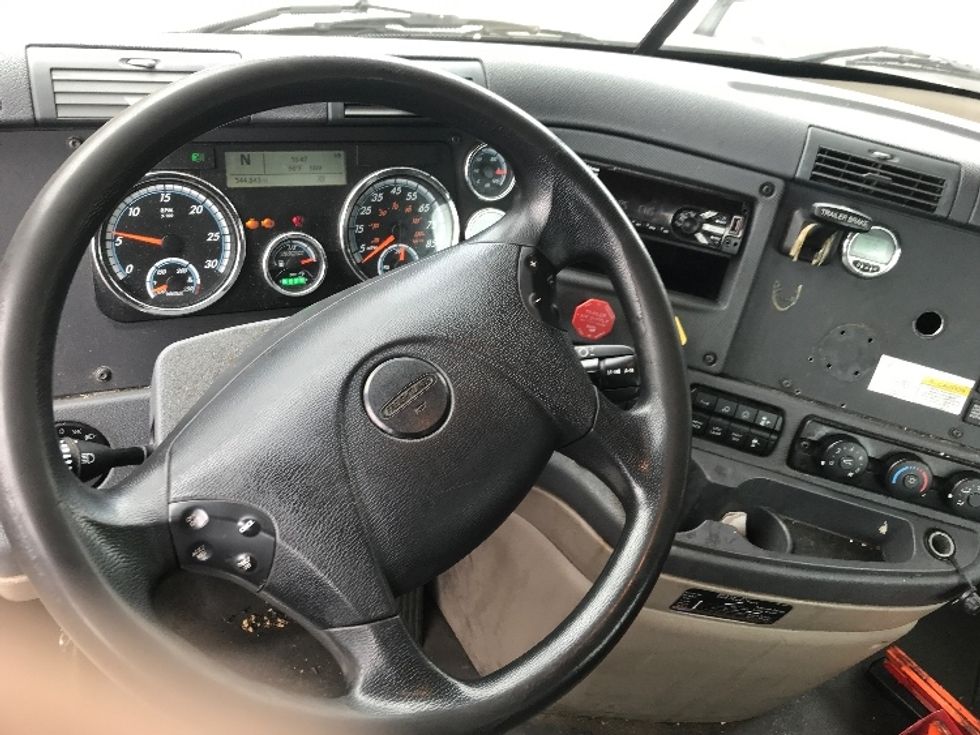 Day Cab Tractor-Heavy Duty Tractors-Freightliner-2018-Cascadia 11364ST-Burlington-NJ-344,849\n\t\tmiles-$ 40,250 - Image 11