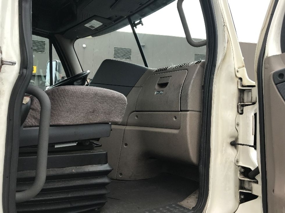 Day Cab Tractor-Heavy Duty Tractors-Freightliner-2018-Cascadia 11364ST-Burlington-NJ-344,849\n\t\tmiles-$ 40,250 - Image 12