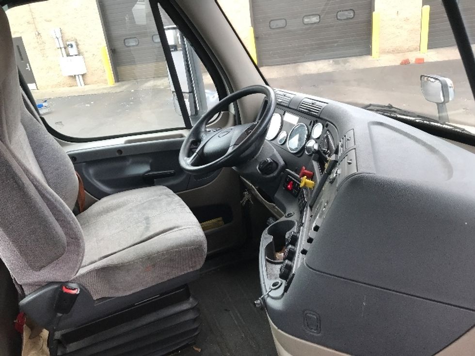 Day Cab Tractor-Heavy Duty Tractors-Freightliner-2018-Cascadia 11364ST-Burlington-NJ-344,849\n\t\tmiles-$ 40,250 - Image 14