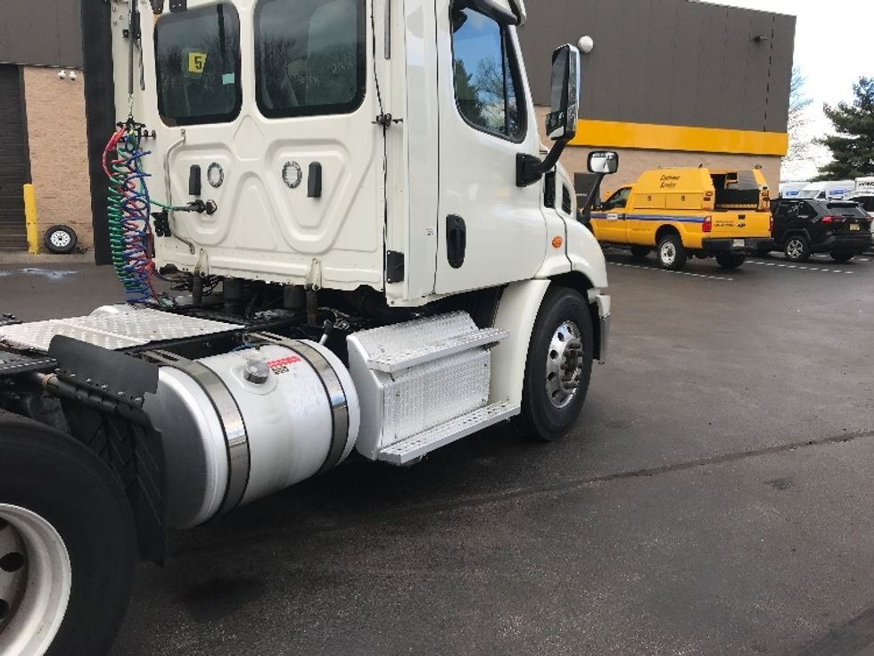 Day Cab Tractor-Heavy Duty Tractors-Freightliner-2018-Cascadia 11364ST-Burlington-NJ-344,849\n\t\tmiles-$ 40,250 - Image 21