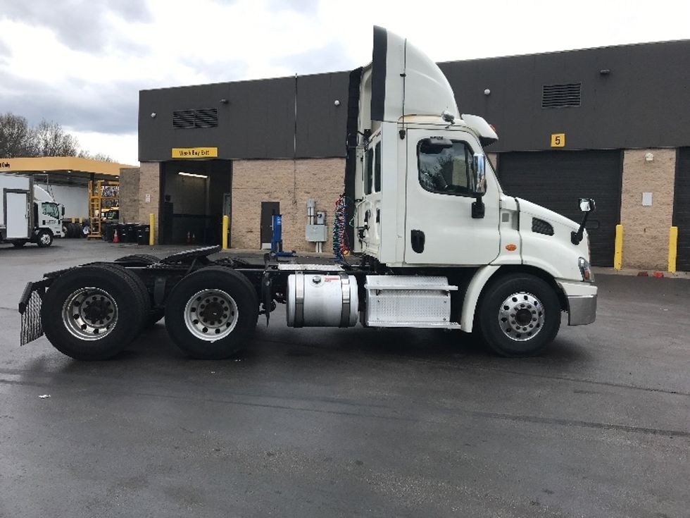 Day Cab Tractor-Heavy Duty Tractors-Freightliner-2018-Cascadia 11364ST-Burlington-NJ-344,849\n\t\tmiles-$ 40,250 - Image 8