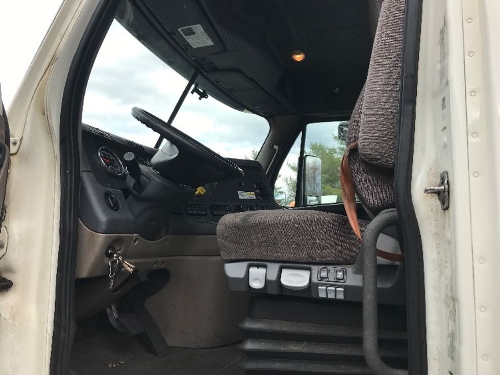 Day Cab Tractor-Heavy Duty Tractors-Freightliner-2018-Cascadia 11364ST-Burlington-NJ-344,849\n\t\tmiles-$ 40,250 - Image 9