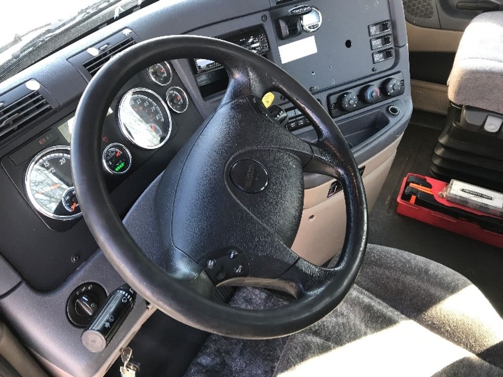 Day Cab Tractor-Heavy Duty Tractors-Freightliner-2018-Cascadia 11364ST-Burlington-NJ-355,588\n\t\tmiles-$ 41,500 - Image 10