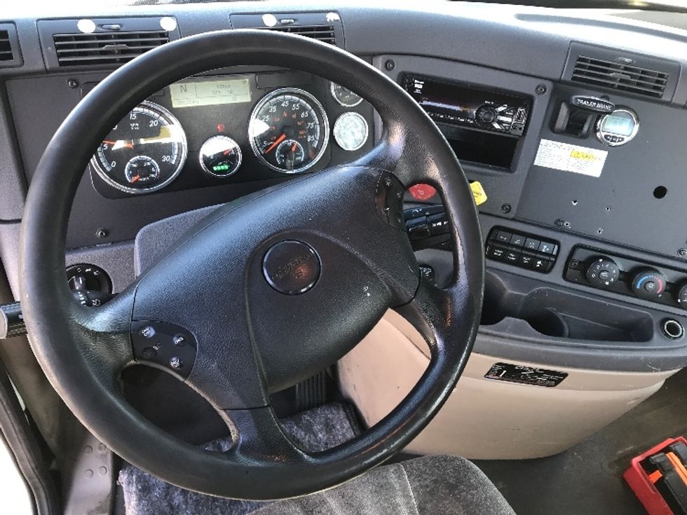 Day Cab Tractor-Heavy Duty Tractors-Freightliner-2018-Cascadia 11364ST-Burlington-NJ-355,588\n\t\tmiles-$ 41,500 - Image 11