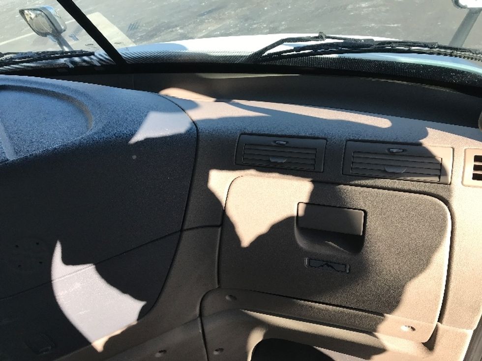 Day Cab Tractor-Heavy Duty Tractors-Freightliner-2018-Cascadia 11364ST-Burlington-NJ-355,588\n\t\tmiles-$ 41,500 - Image 13