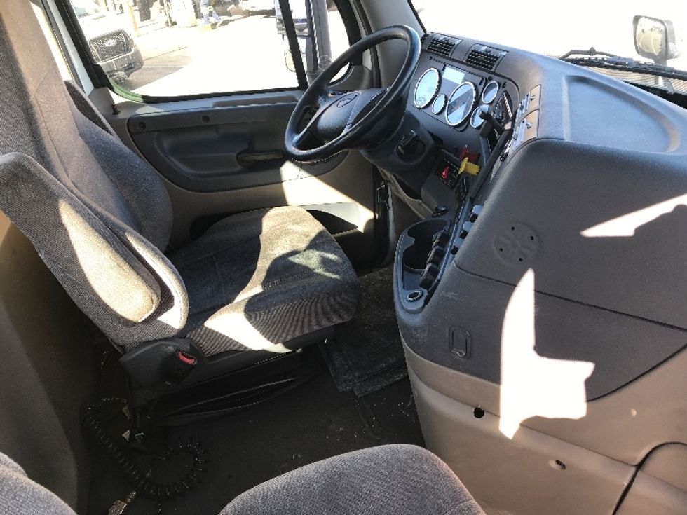 Day Cab Tractor-Heavy Duty Tractors-Freightliner-2018-Cascadia 11364ST-Burlington-NJ-355,588\n\t\tmiles-$ 41,500 - Image 14