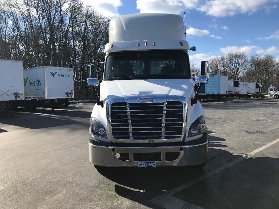 Day Cab Tractor-Heavy Duty Tractors-Freightliner-2018-Cascadia 11364ST-Burlington-NJ-355,588\n\t\tmiles-$ 41,500 - Image 2