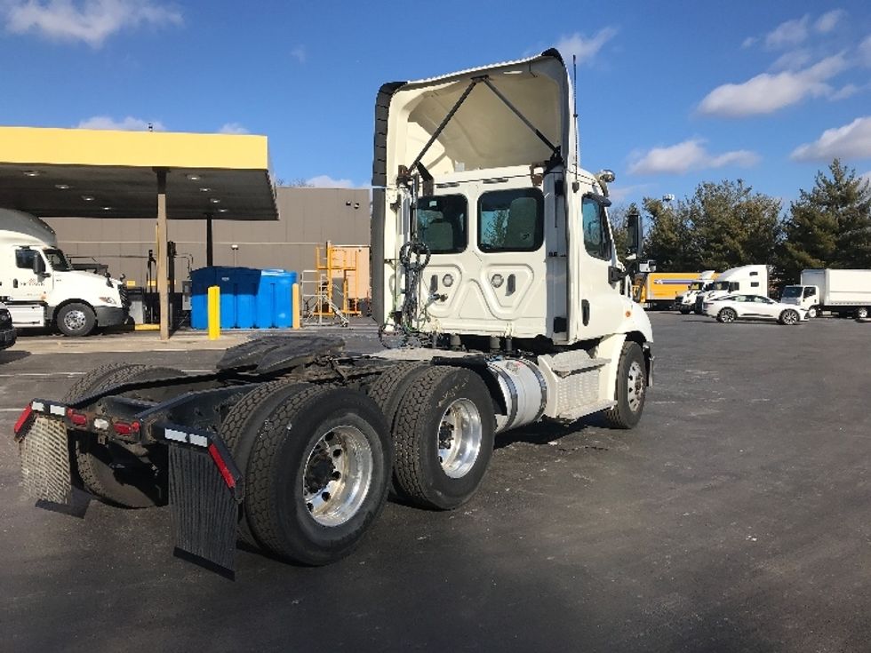Day Cab Tractor-Heavy Duty Tractors-Freightliner-2018-Cascadia 11364ST-Burlington-NJ-355,588\n\t\tmiles-$ 41,500 - Image 7