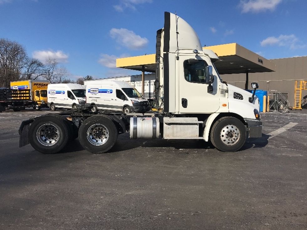 Day Cab Tractor-Heavy Duty Tractors-Freightliner-2018-Cascadia 11364ST-Burlington-NJ-355,588\n\t\tmiles-$ 41,500 - Image 8