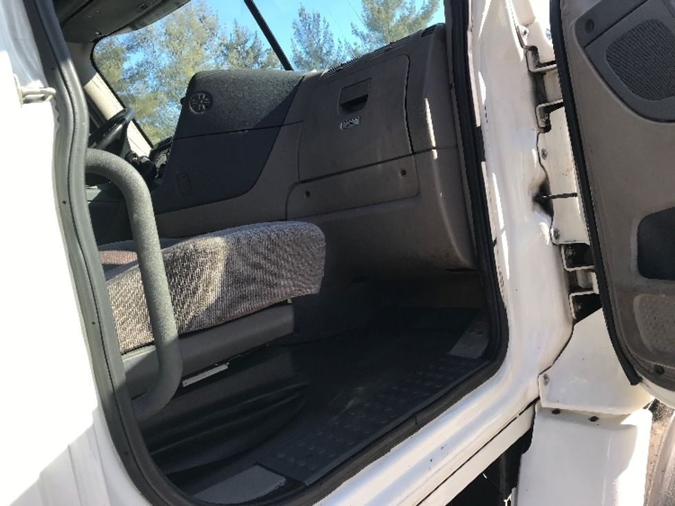 Day Cab Tractor-Heavy Duty Tractors-Freightliner-2018-Cascadia 11364ST-Burlington-NJ-363,365\n\t\tmiles-$ 41,000 - Image 12