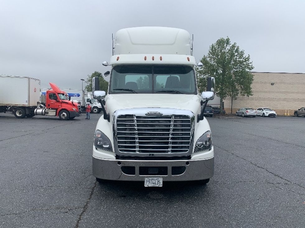 Day Cab Tractor-Heavy Duty Tractors-Freightliner-2018-Cascadia 11364ST-Concord-NC-558,137\n\t\tmiles-$ 32,500 - Image 2