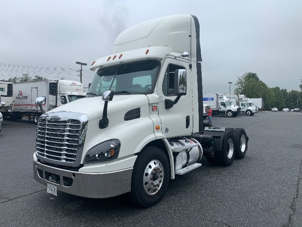 Day Cab Tractor-Heavy Duty Tractors-Freightliner-2018-Cascadia 11364ST-Concord-NC-558,137\n\t\tmiles-$ 32,500 - Image 3