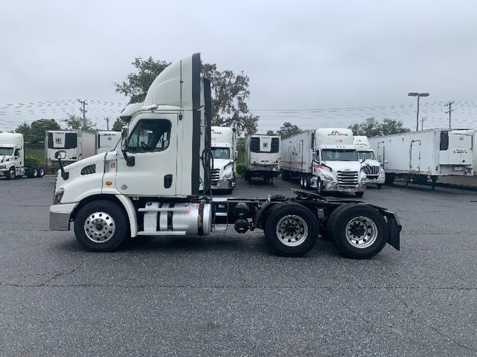 Day Cab Tractor-Heavy Duty Tractors-Freightliner-2018-Cascadia 11364ST-Concord-NC-558,137\n\t\tmiles-$ 32,500 - Image 4
