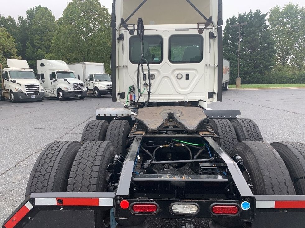 Day Cab Tractor-Heavy Duty Tractors-Freightliner-2018-Cascadia 11364ST-Concord-NC-558,137\n\t\tmiles-$ 32,500 - Image 6