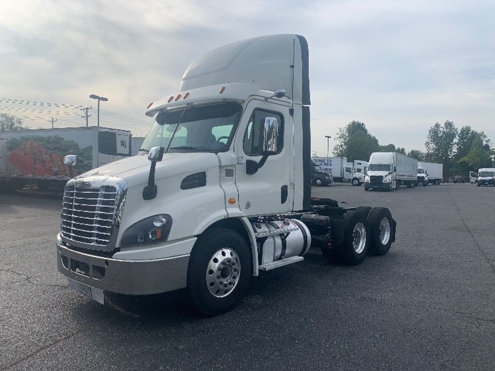 Day Cab Tractor-Heavy Duty Tractors-Freightliner-2018-Cascadia 11364ST-Concord-NC-565,537\n\t\tmiles-$ 31,750 - Image 3