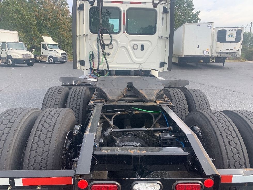 Day Cab Tractor-Heavy Duty Tractors-Freightliner-2018-Cascadia 11364ST-Concord-NC-565,537\n\t\tmiles-$ 31,750 - Image 6