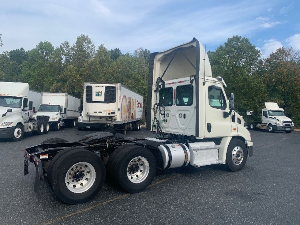 Day Cab Tractor-Heavy Duty Tractors-Freightliner-2018-Cascadia 11364ST-Concord-NC-565,537\n\t\tmiles-$ 31,750 - Image 7