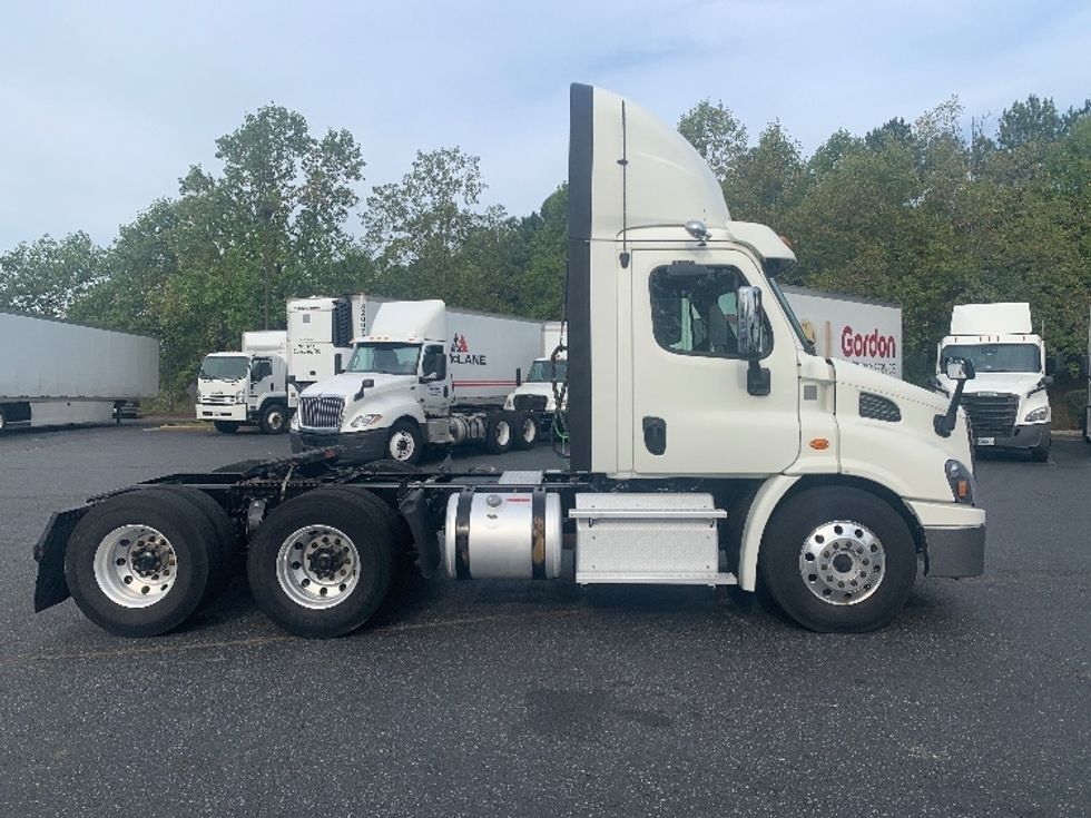 Day Cab Tractor-Heavy Duty Tractors-Freightliner-2018-Cascadia 11364ST-Concord-NC-565,537\n\t\tmiles-$ 31,750 - Image 8