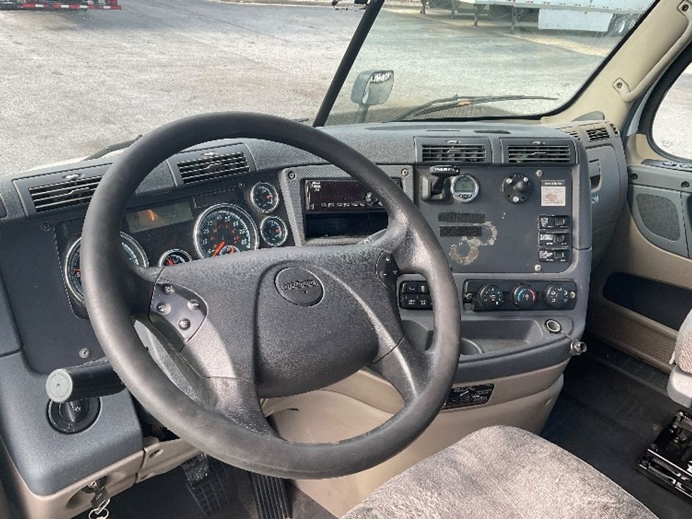 Day Cab Tractor-Heavy Duty Tractors-Freightliner-2018-Cascadia 11364ST-Duluth-GA-359,662\n\t\tmiles-$ 42,000 - Image 10