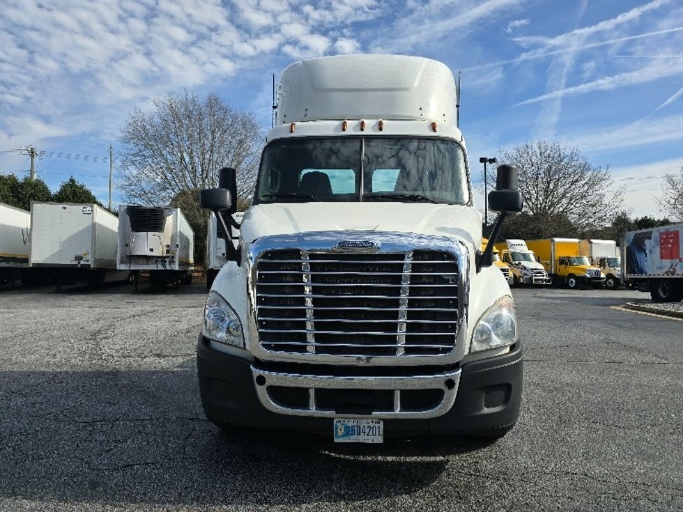 Day Cab Tractor-Heavy Duty Tractors-Freightliner-2018-Cascadia 11364ST-Duluth-GA-359,662\n\t\tmiles-$ 42,000 - Image 2