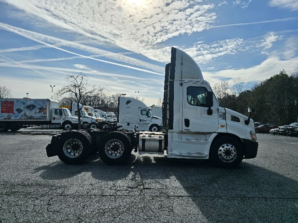 Day Cab Tractor-Heavy Duty Tractors-Freightliner-2018-Cascadia 11364ST-Duluth-GA-359,662\n\t\tmiles-$ 42,000 - Image 8