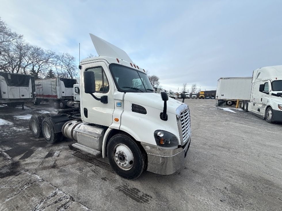 Day Cab Tractor-Heavy Duty Tractors-Freightliner-2018-Cascadia 11364ST-East Chicago-IN-429,205\n\t\tmiles-$ 32,250 - Image 1
