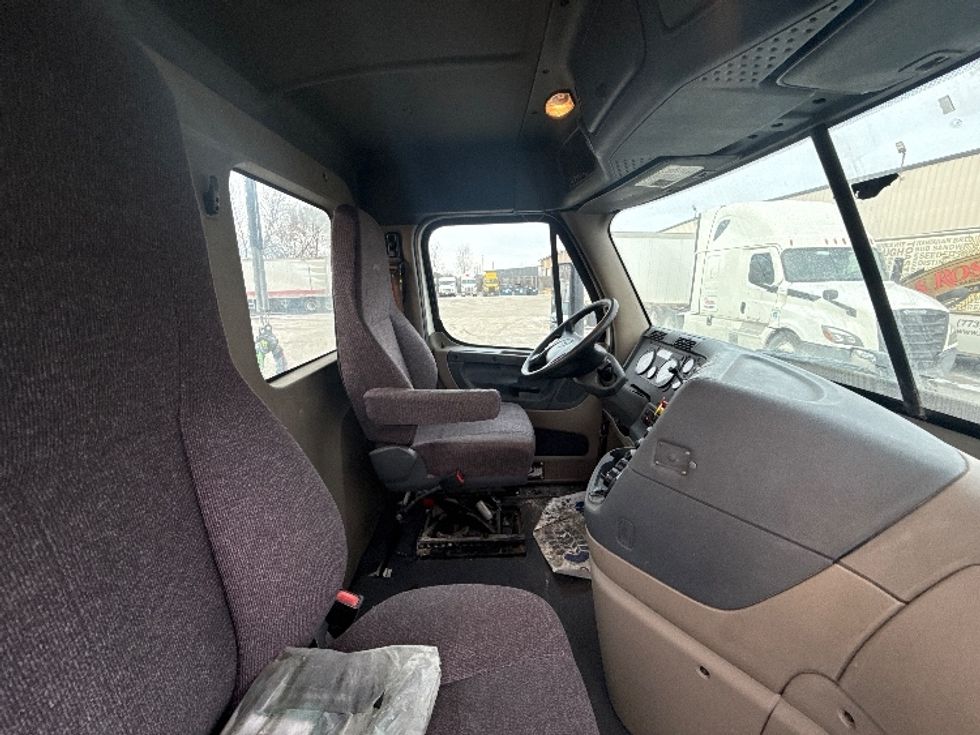 Day Cab Tractor-Heavy Duty Tractors-Freightliner-2018-Cascadia 11364ST-East Chicago-IN-429,205\n\t\tmiles-$ 32,250 - Image 14