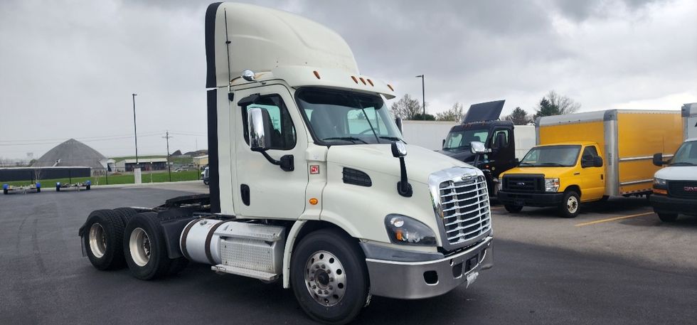 Day Cab Tractor-Heavy Duty Tractors-Freightliner-2018-Cascadia 11364ST-Erlanger-KY-478,586\n\t\tmiles-$ 35,000 - Image 1