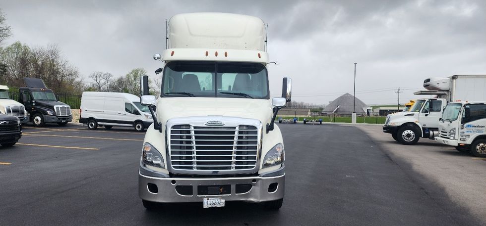 Day Cab Tractor-Heavy Duty Tractors-Freightliner-2018-Cascadia 11364ST-Erlanger-KY-478,586\n\t\tmiles-$ 35,000 - Image 2