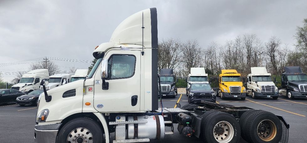 Day Cab Tractor-Heavy Duty Tractors-Freightliner-2018-Cascadia 11364ST-Erlanger-KY-478,586\n\t\tmiles-$ 35,000 - Image 4
