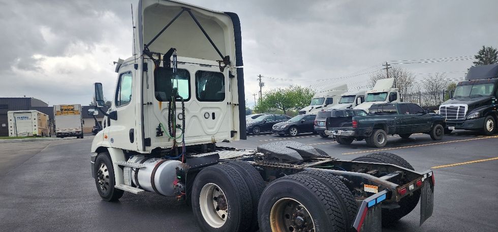 Day Cab Tractor-Heavy Duty Tractors-Freightliner-2018-Cascadia 11364ST-Erlanger-KY-478,586\n\t\tmiles-$ 35,000 - Image 5