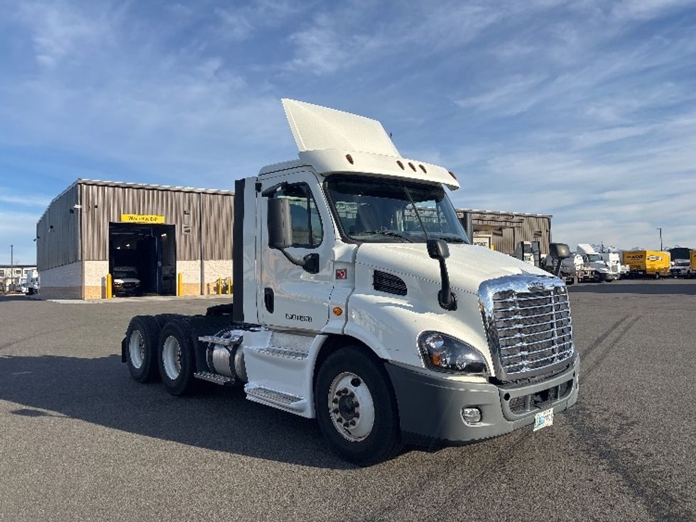Day Cab Tractor-Heavy Duty Tractors-Freightliner-2018-Cascadia 11364ST-Everett-WA-267,940\n\t\tmiles-$ 50,750 - Image 1