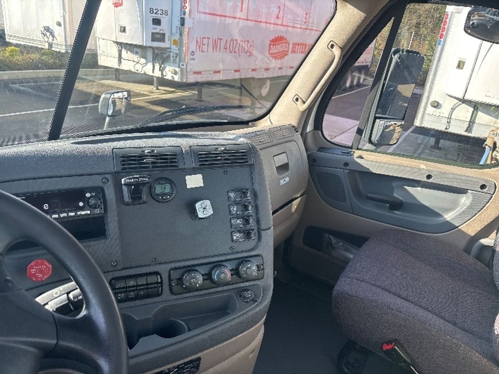 Day Cab Tractor-Heavy Duty Tractors-Freightliner-2018-Cascadia 11364ST-Everett-WA-267,940\n\t\tmiles-$ 50,750 - Image 10