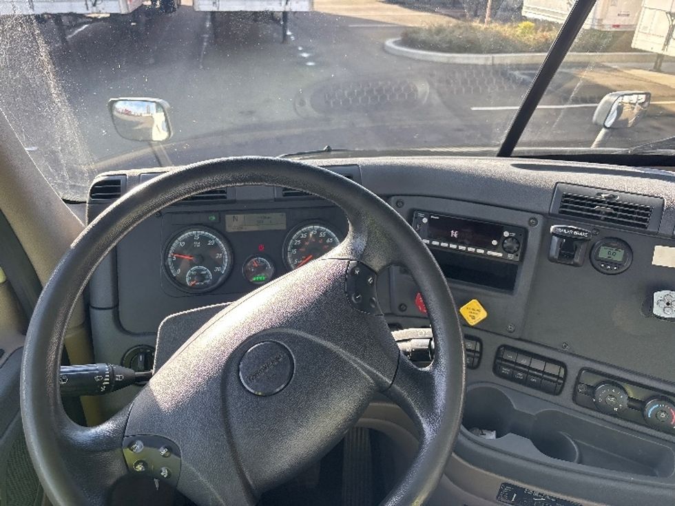 Day Cab Tractor-Heavy Duty Tractors-Freightliner-2018-Cascadia 11364ST-Everett-WA-267,940\n\t\tmiles-$ 50,750 - Image 11