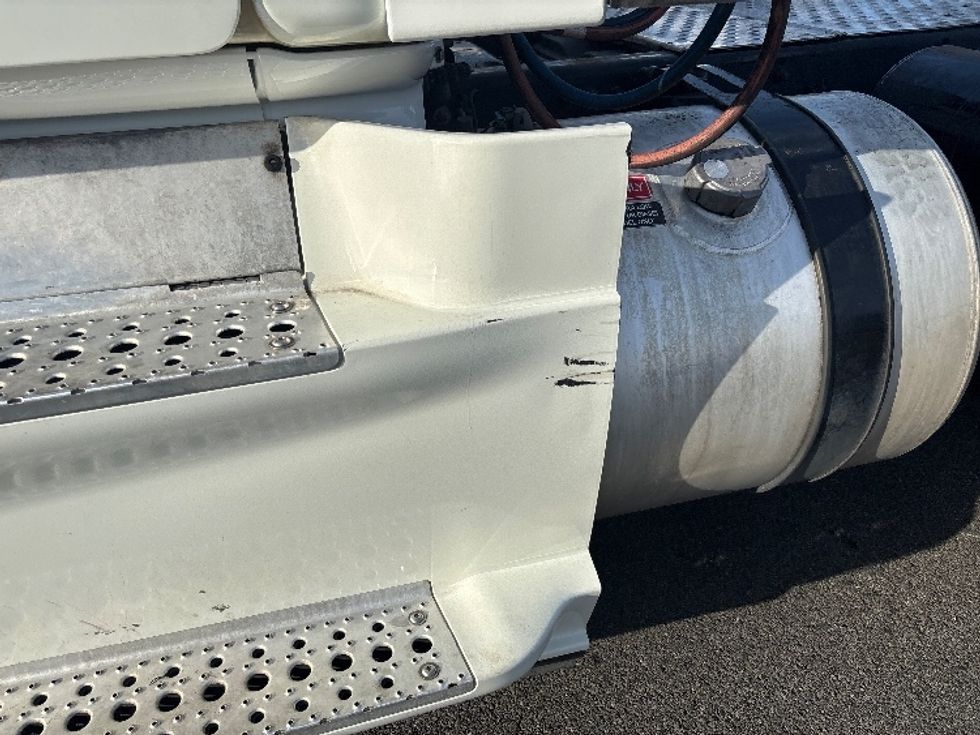 Day Cab Tractor-Heavy Duty Tractors-Freightliner-2018-Cascadia 11364ST-Everett-WA-267,940\n\t\tmiles-$ 50,750 - Image 17