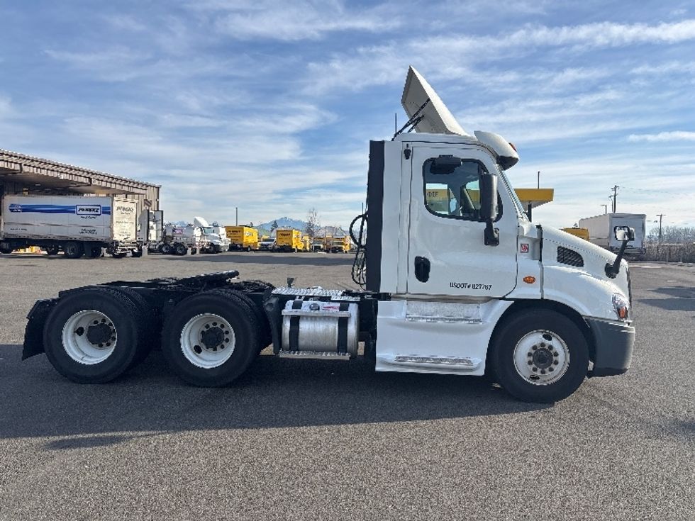 Day Cab Tractor-Heavy Duty Tractors-Freightliner-2018-Cascadia 11364ST-Everett-WA-267,940\n\t\tmiles-$ 50,750 - Image 8