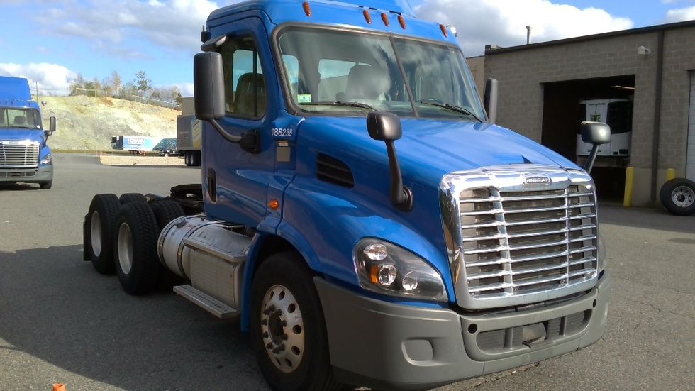 2018 Freightliner Cascadia 11364ST Day Cab Tractor