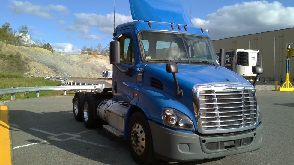 2018 Freightliner Cascadia 11364ST Day Cab Tractor