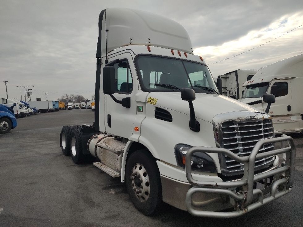 Day Cab Tractor-Heavy Duty Tractors-Freightliner-2018-Cascadia 11364ST-Fort Wayne-IN-521,009\n\t\tmiles-$ 31,750 - Image 1