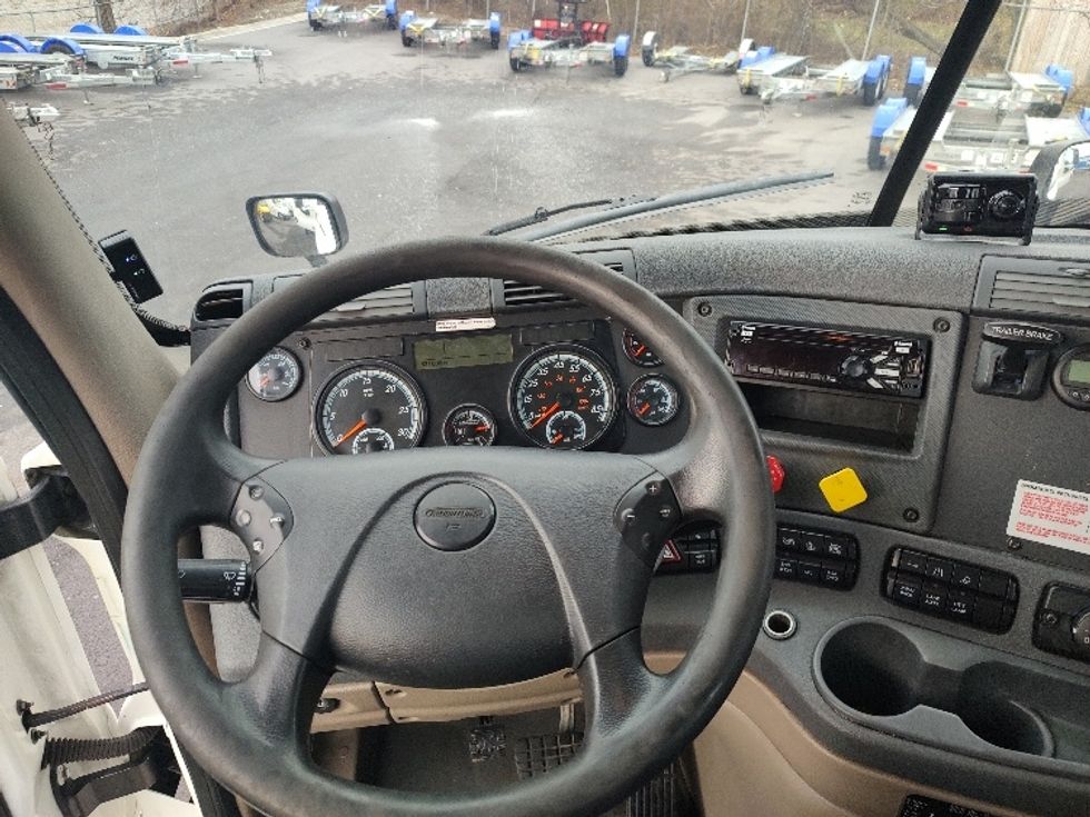 Day Cab Tractor-Heavy Duty Tractors-Freightliner-2018-Cascadia 11364ST-Fort Wayne-IN-521,009\n\t\tmiles-$ 31,750 - Image 11