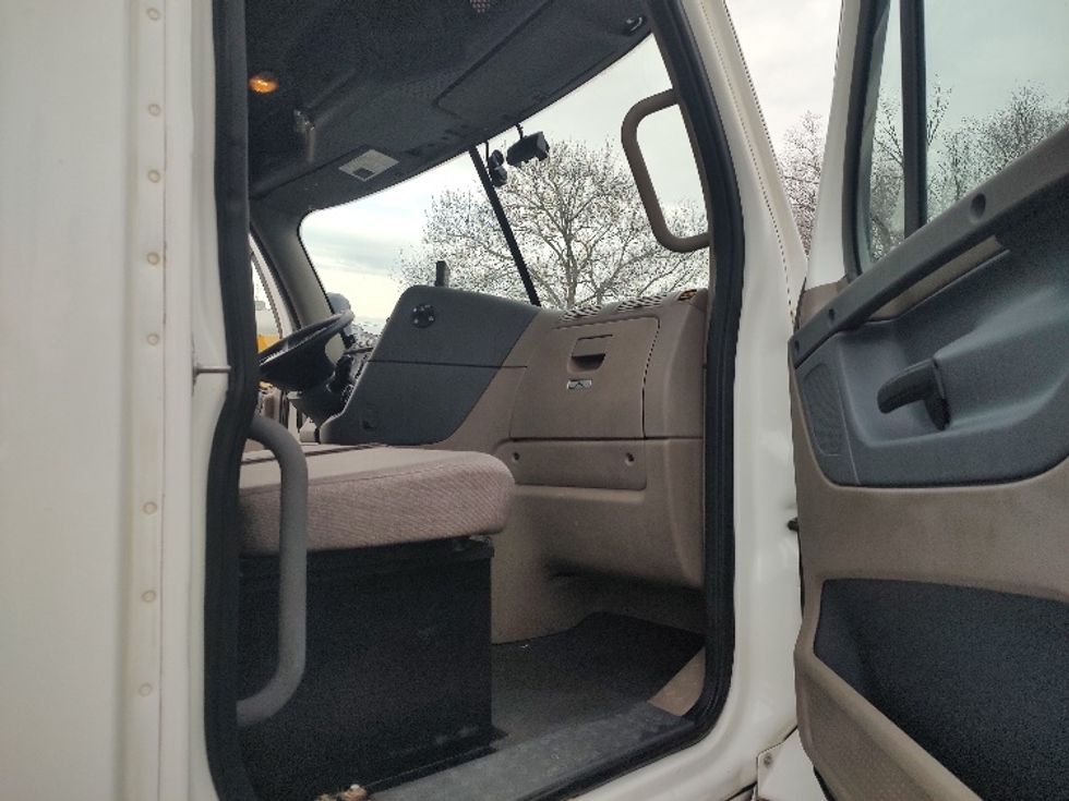 Day Cab Tractor-Heavy Duty Tractors-Freightliner-2018-Cascadia 11364ST-Fort Wayne-IN-521,009\n\t\tmiles-$ 31,750 - Image 12