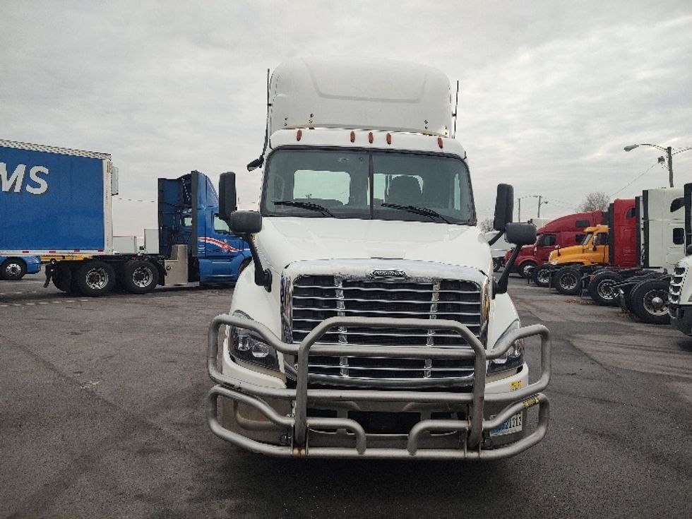 Day Cab Tractor-Heavy Duty Tractors-Freightliner-2018-Cascadia 11364ST-Fort Wayne-IN-521,009\n\t\tmiles-$ 31,750 - Image 2