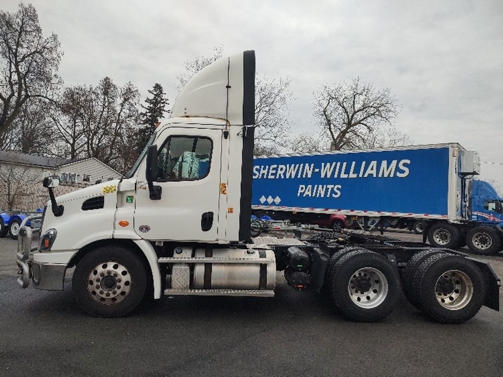 Day Cab Tractor-Heavy Duty Tractors-Freightliner-2018-Cascadia 11364ST-Fort Wayne-IN-521,009\n\t\tmiles-$ 31,750 - Image 4