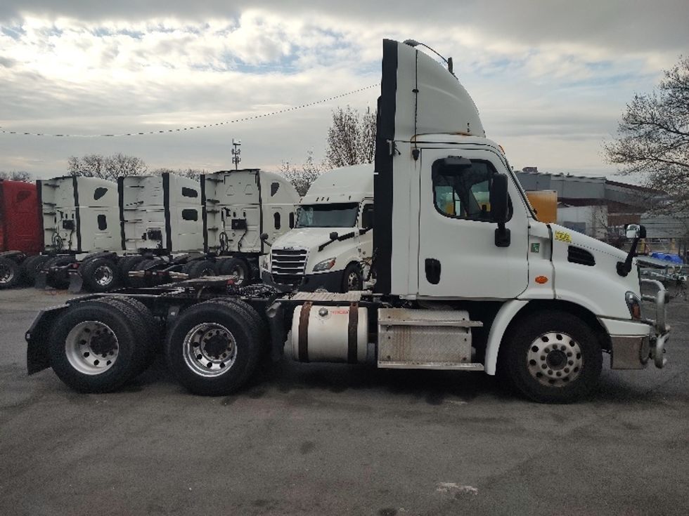 Day Cab Tractor-Heavy Duty Tractors-Freightliner-2018-Cascadia 11364ST-Fort Wayne-IN-521,009\n\t\tmiles-$ 31,750 - Image 8