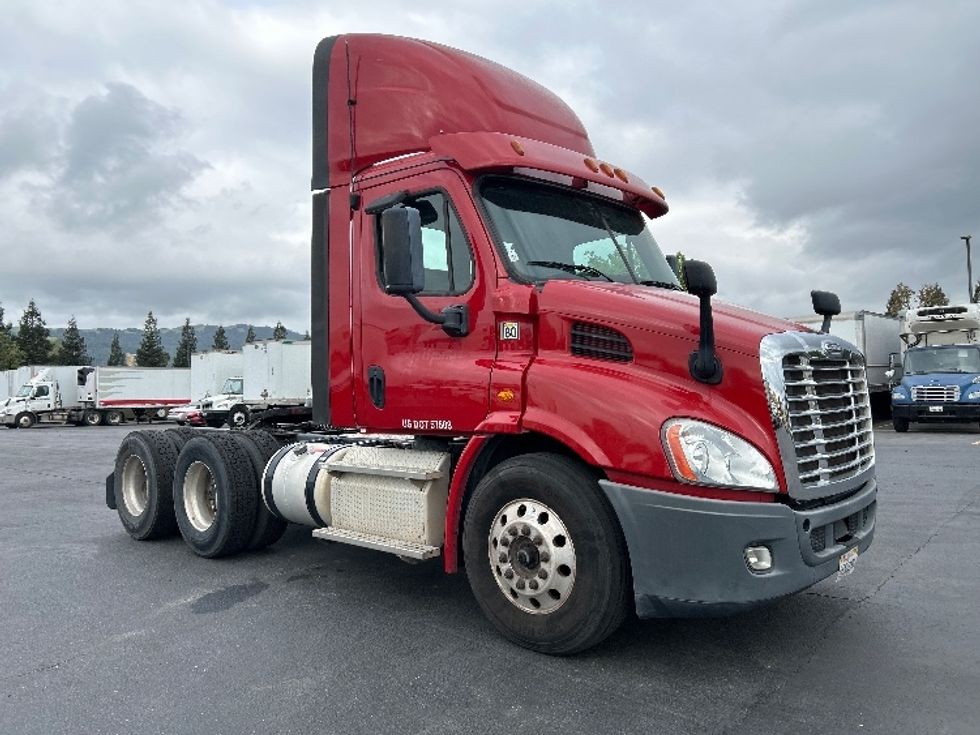 Day Cab Tractor-Heavy Duty Tractors-Freightliner-2018-Cascadia 11364ST-Gilroy-CA-246,538\n\t\tmiles-$ 38,000 - Image 1