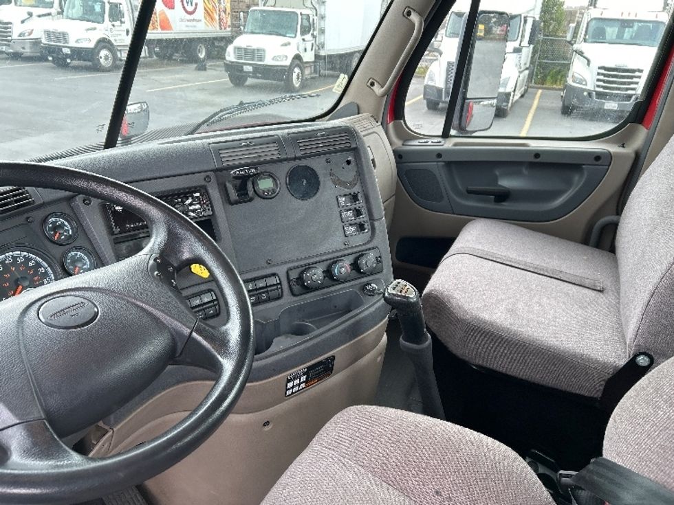 Day Cab Tractor-Heavy Duty Tractors-Freightliner-2018-Cascadia 11364ST-Gilroy-CA-246,538\n\t\tmiles-$ 38,000 - Image 10